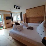 Ideal Aparthotel 4*